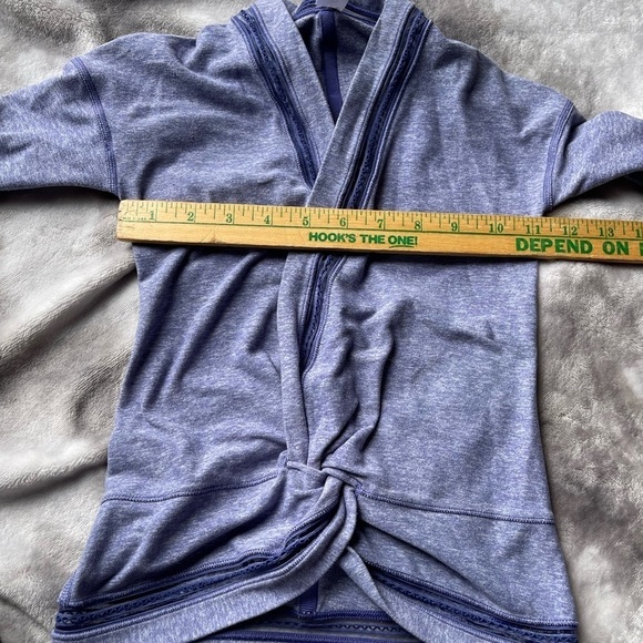 Ivivva lululemon on the move kids athletic long sleeve twist know top - Picture 5 of 7